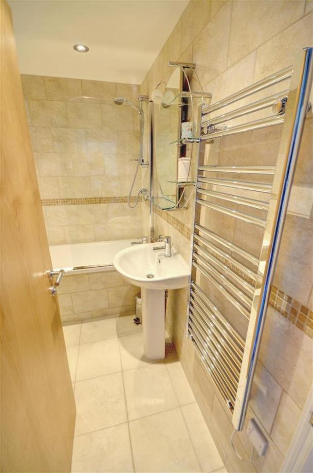 Hotties House - Two-Bed Cottage, Dog-Friendly & Off-Street Parking - Scarborough Exteriér fotografie