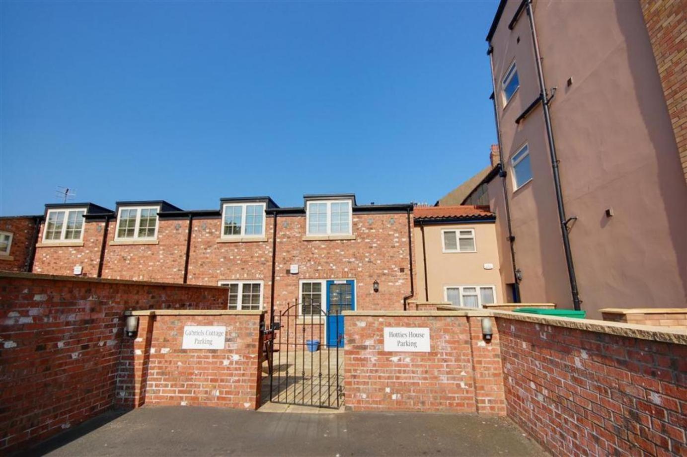 Hotties House - Two-Bed Cottage, Dog-Friendly & Off-Street Parking - Scarborough Exteriér fotografie